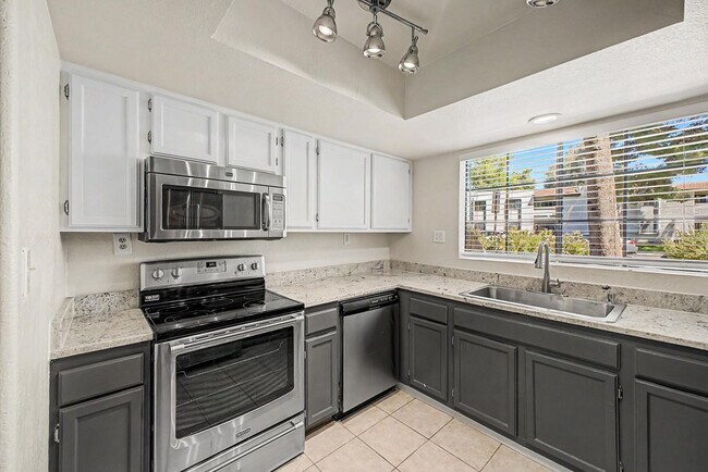 Building Photo - 6885 E Cochise Rd