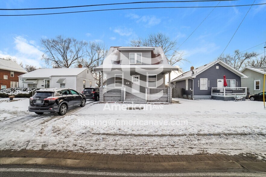 Building Photo - 1946 N Sheridan Rd
