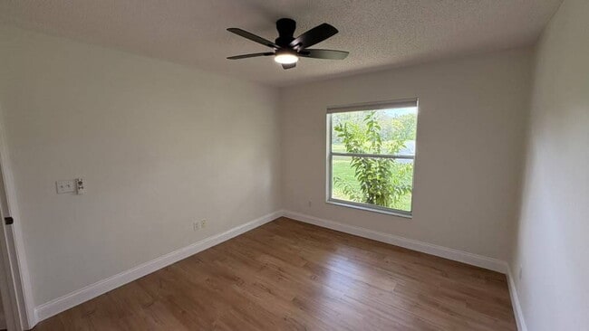 Building Photo - "Stunning 4-Bedroom Lake View Home in Oviedo – Spacious 2,132 Sq Ft Retreat!"