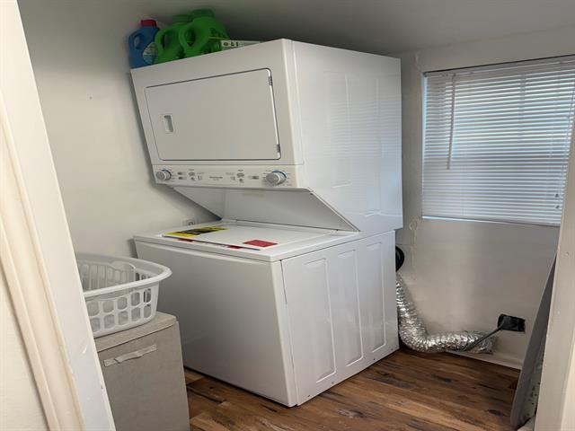 Building Photo - 4347 Travis St