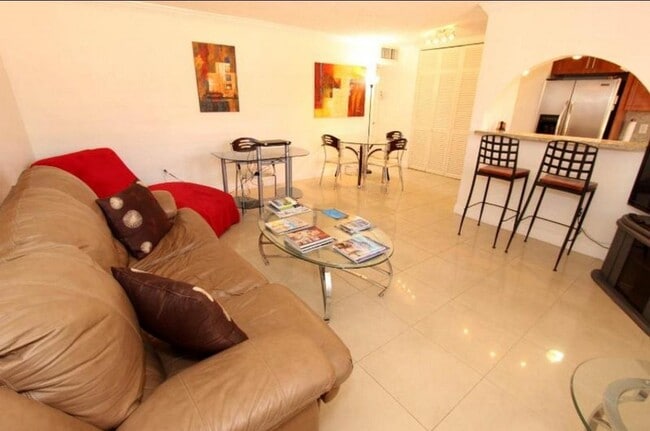 Building Photo - 1725 James Ave