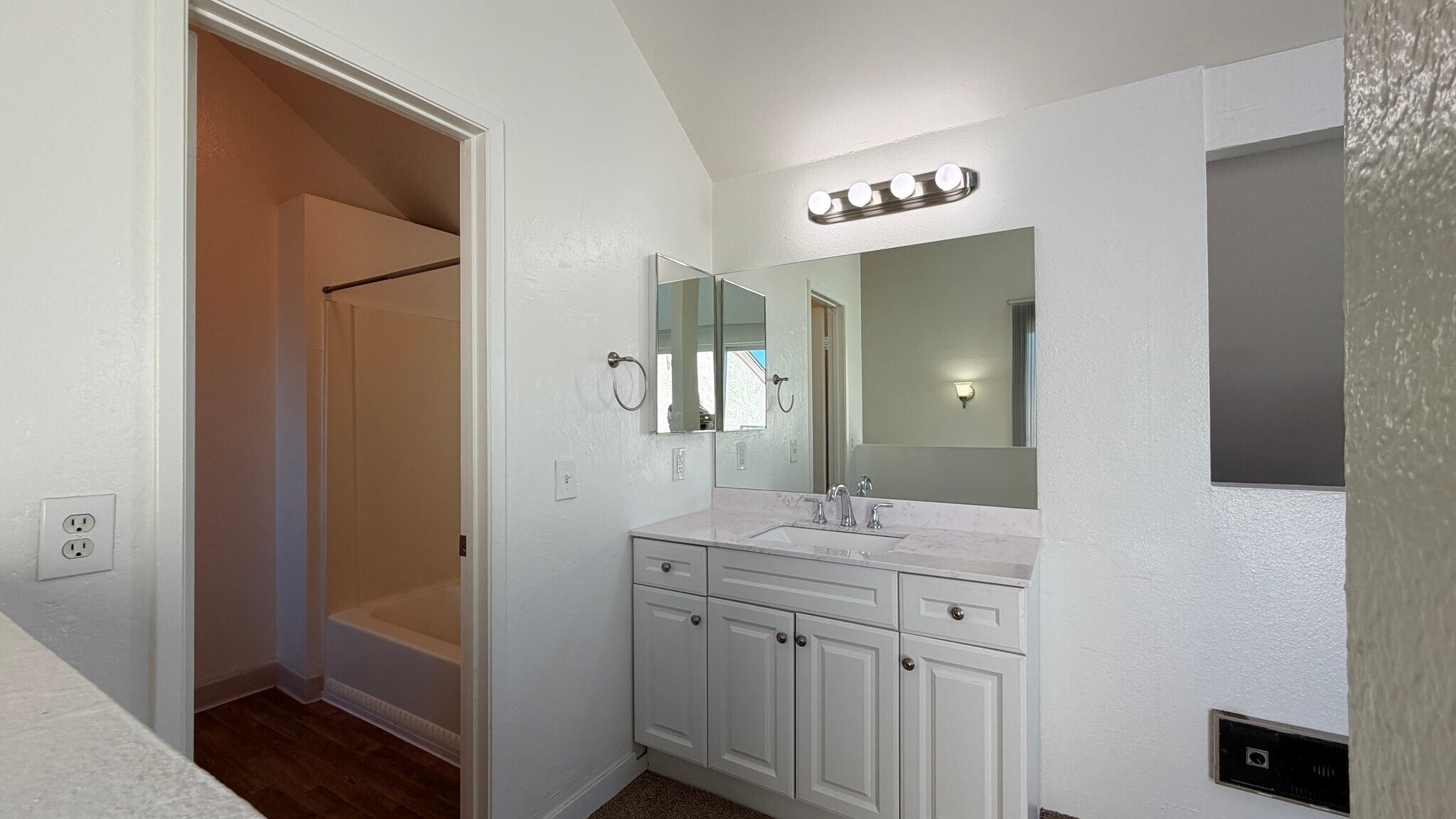 Building Photo - 5027 Guava Ave