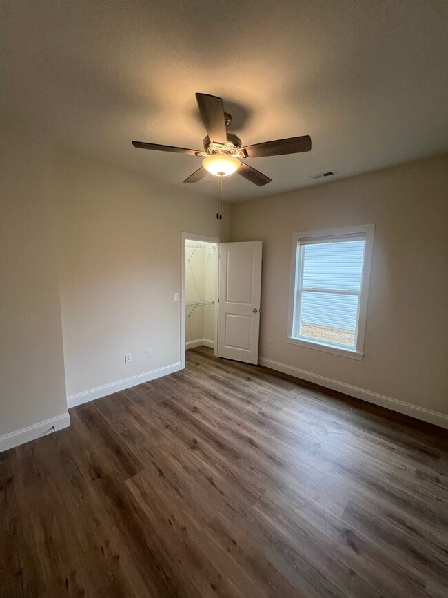 Building Photo - 08 Longbranch Dr