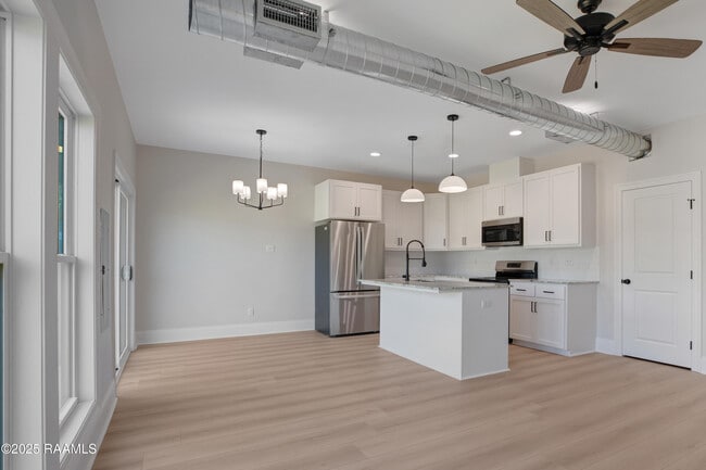 Building Photo - 424 Eraste Landry Rd