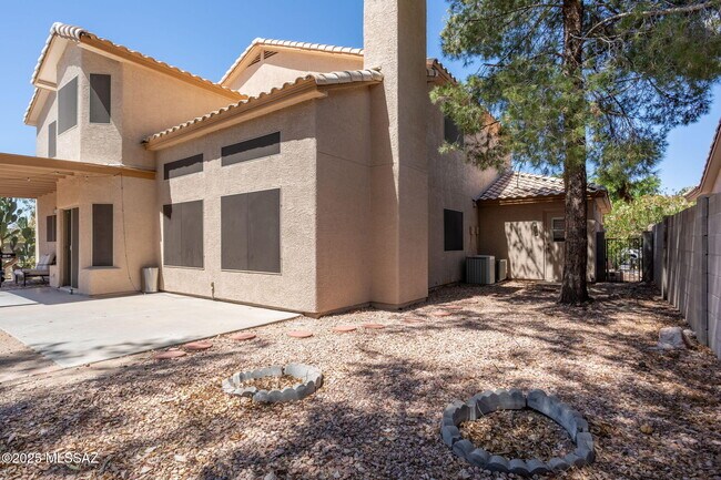 Building Photo - 6851 W Kern Dr