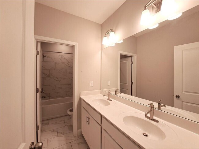 Building Photo - 637 Stan Hope Ln
