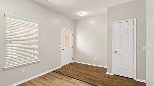 Building Photo - 621 Christian Ln