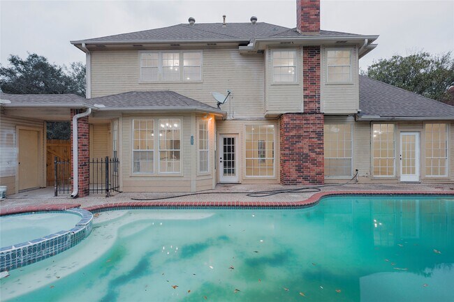 Building Photo - 17527 Sandy Cliffs Dr