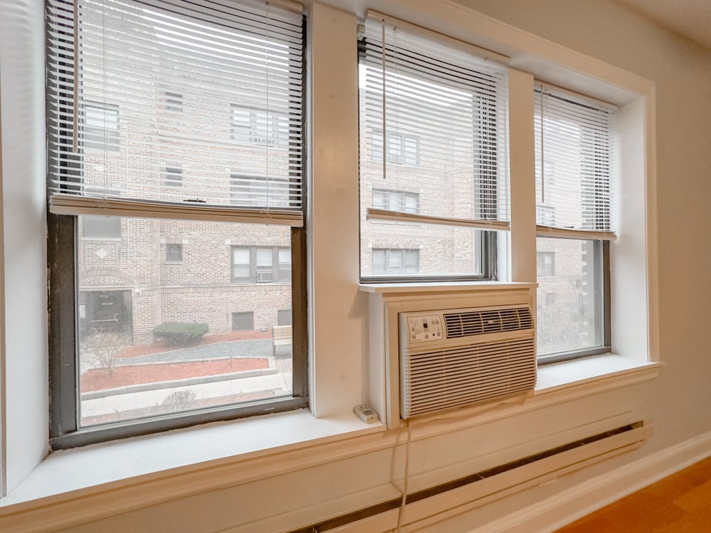 Building Photo - 3739 N Pine Grove Ave