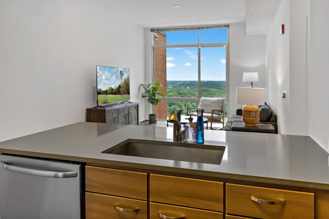 Building Photo - 1720 Saic Dr