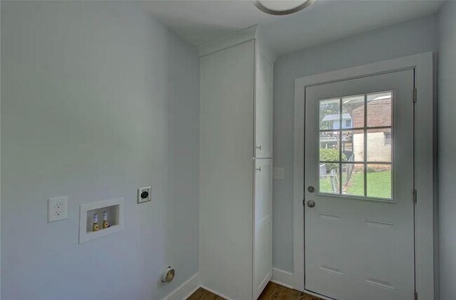 Building Photo - 985 Frontier Trail SW
