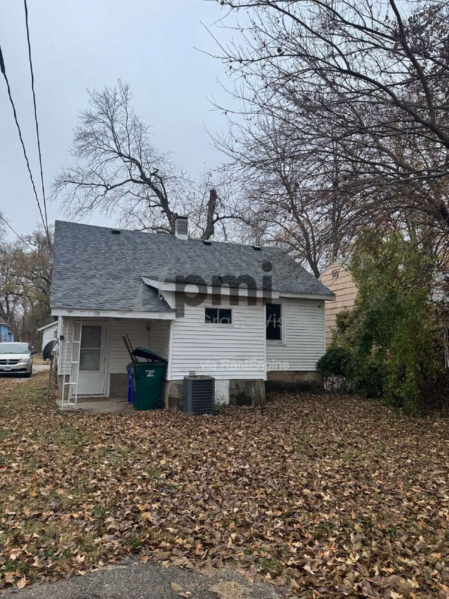 Building Photo - 1704 N Gulick Ave