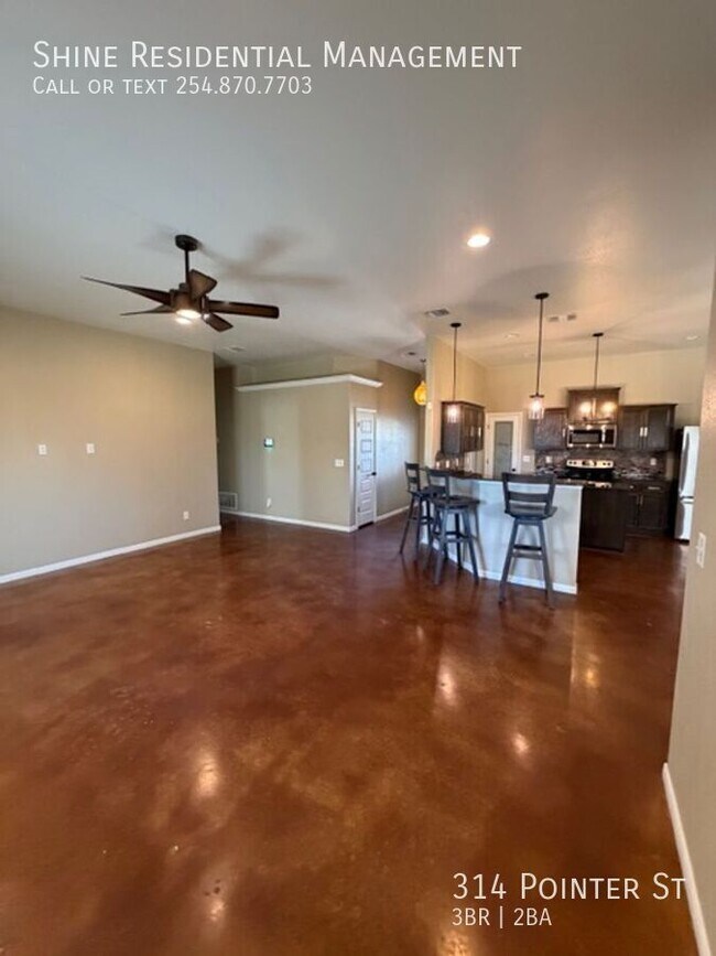 Building Photo - 314 Pointer St