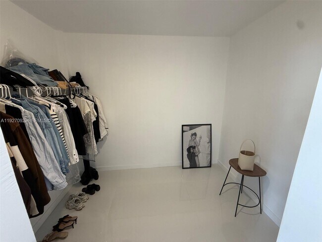 Building Photo - 9381 E Bay Harbor Dr