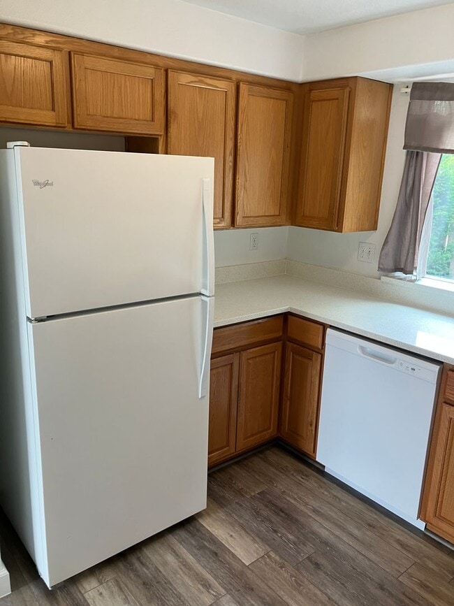 Building Photo - Three Bedroom Duplex in North Salem