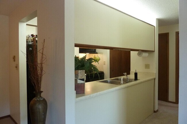 Building Photo - $1,095 | 2 Bedroom, 1 Bathroom Apartment | Cat Friendly* | Available for August 1st, 2026 Move In!