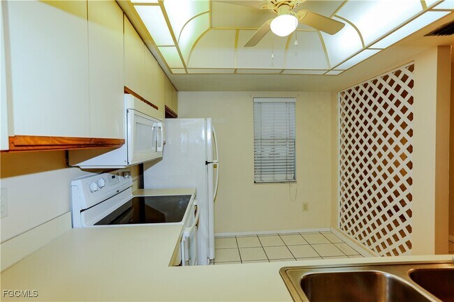 Building Photo - 719 SW 47th Terrace