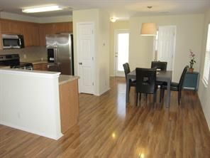 Building Photo - 504 Rolling Oak Dr