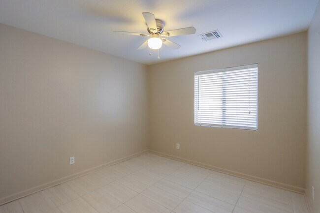 Building Photo - 43749 W Magnolia Rd