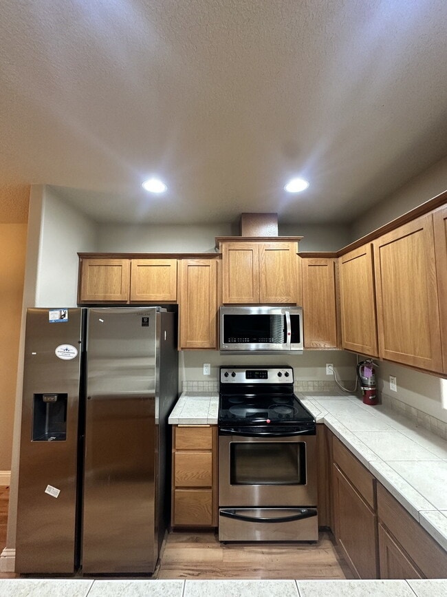 Building Photo - Beautiful 3-Bedroom Townhome in Hidden Glen