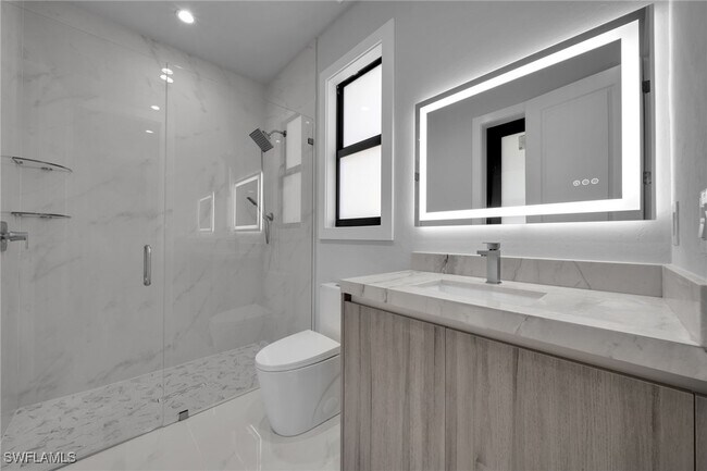 Building Photo - 436 NW 38th Ave