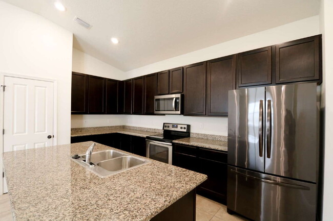 Building Photo - Stunning 3-Bedroom Retreat with 2 Full Bat...