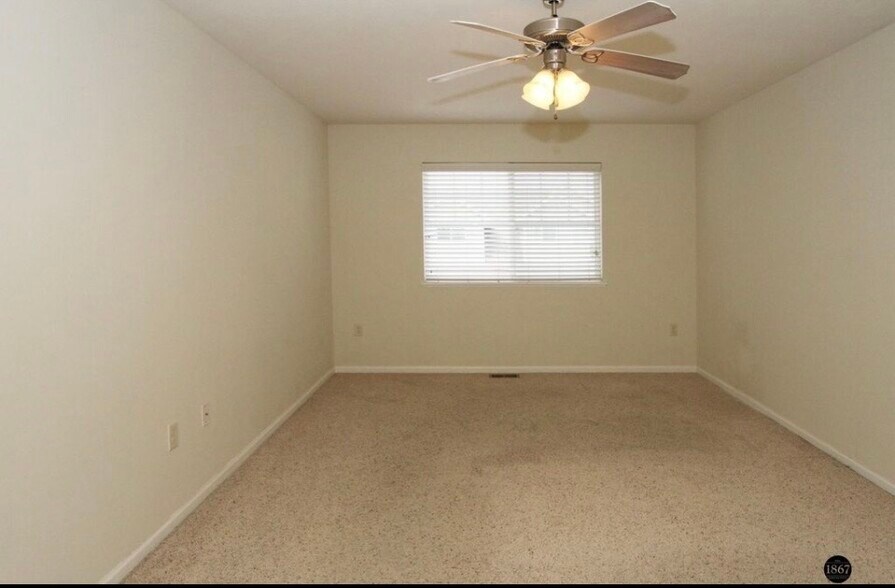 Building Photo - 6028 Glenbrook Ln