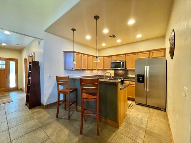 Building Photo - 135 Eaton Dr