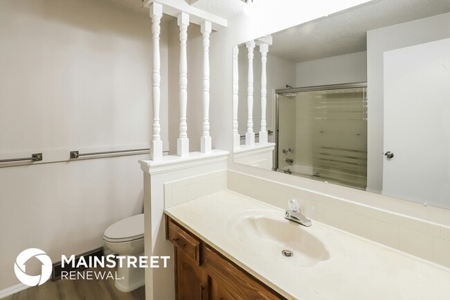 Building Photo - 3710 NE Chapel Dr