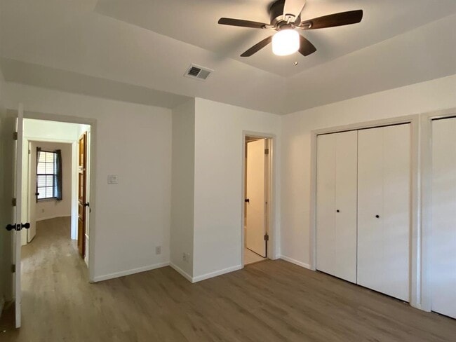 Building Photo - 5509 Thunderbird St
