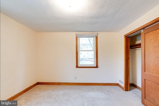 Building Photo - 905 Regester Ave