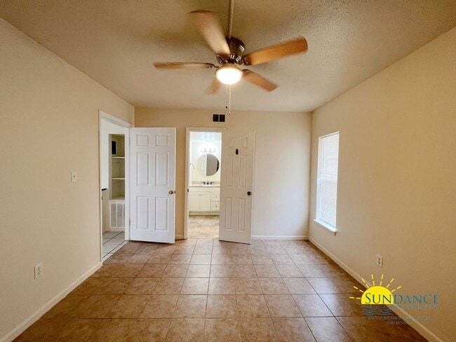 Building Photo - Great 1 Bedroom Condo in Fort Walton Beach!