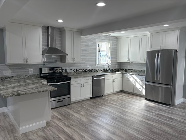 Building Photo - Fully Renovated Condo For Rent in West War...