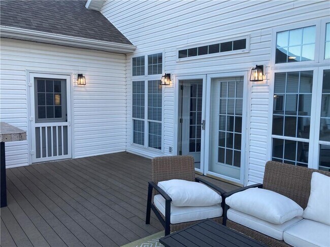 Building Photo - 420 E New Hope Rd