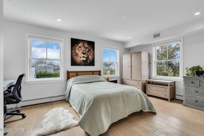 Building Photo - 213 9th Ave