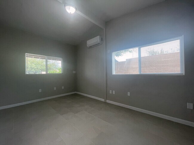 Building Photo - 2330 N Los Altos Ave