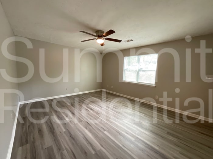 Building Photo - 5950 Stonewall Dr