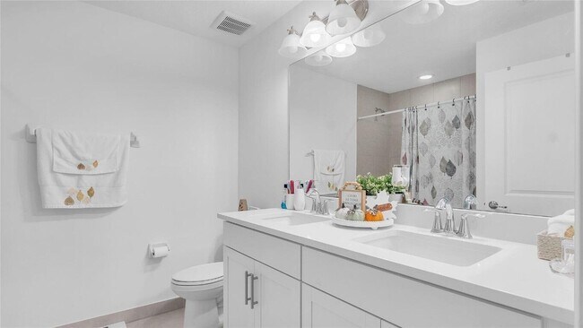 Building Photo - 304 NW 36th Ave