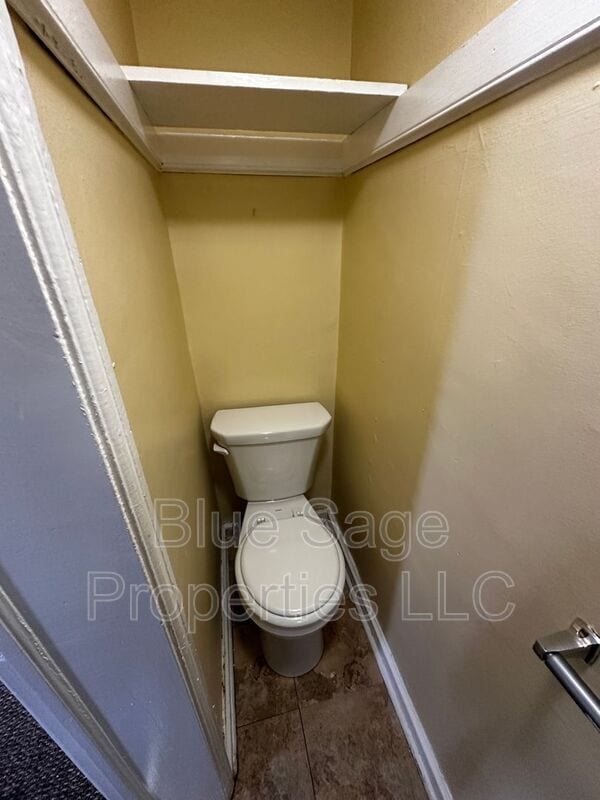 Building Photo - 1500 Llanwellyn Ave