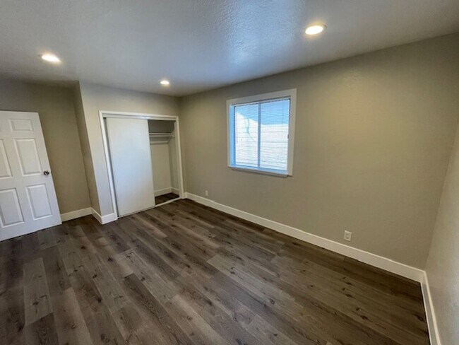 Building Photo - 1946 E 20th St