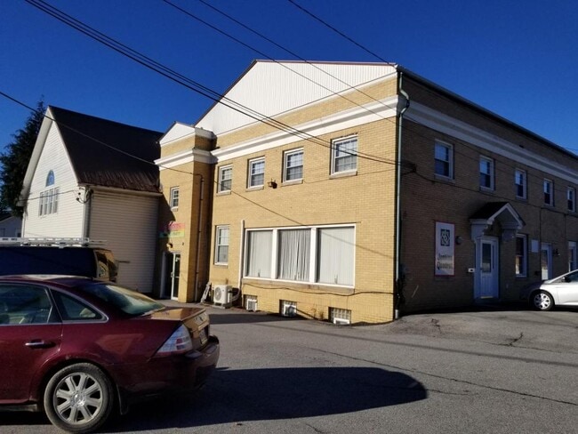 Primary Photo - 110 N Main St