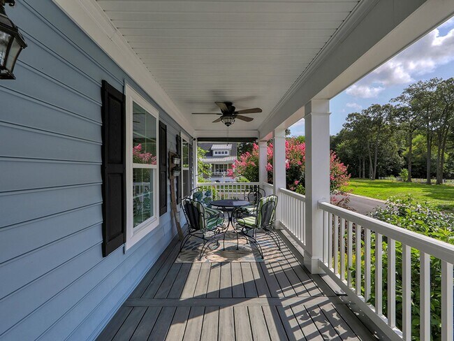 Building Photo - Spacious 3BR / 3.5BA Single family home • 2,500 Sq Ft • Baywood