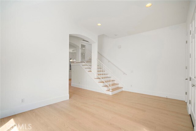 Building Photo - 265 Mesa Dr
