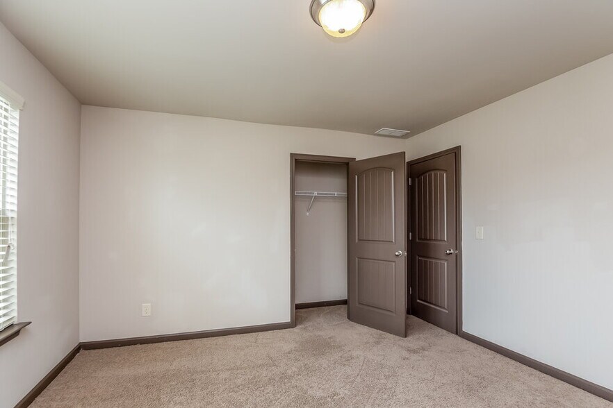 Building Photo - 611 Sweet Ashley Way