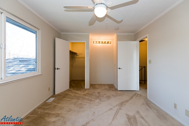 Building Photo - Beautiful Condo | Carport
