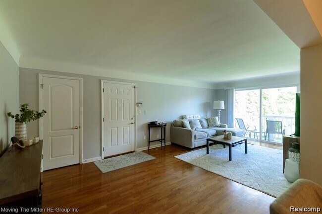 Building Photo - 487 N Eton St