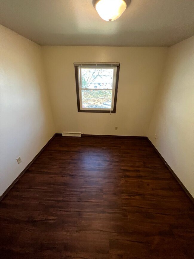 Building Photo - 3 bed/1.5 bath Duplex in Madison, WI