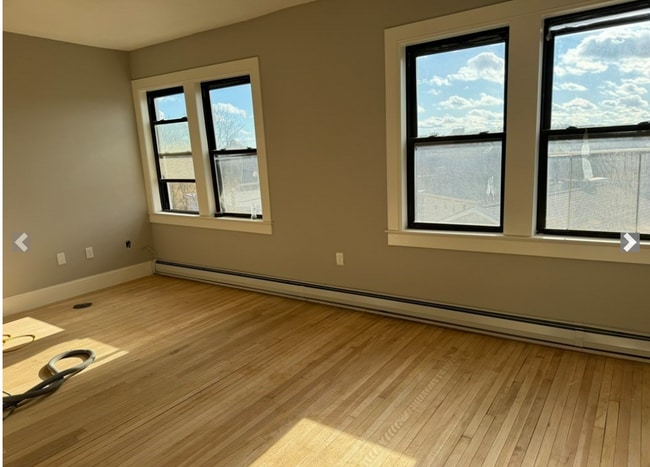 Building Photo - 181 Highland St