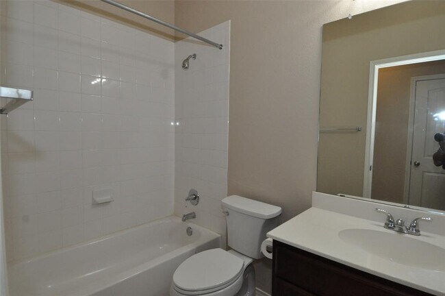 Building Photo - 404 Fistral Dr