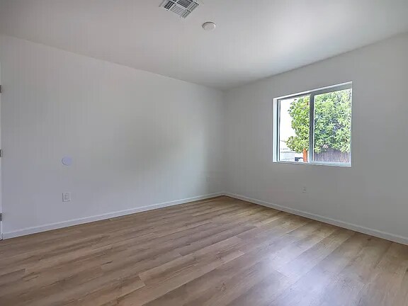 Building Photo - 938 E Waverly St